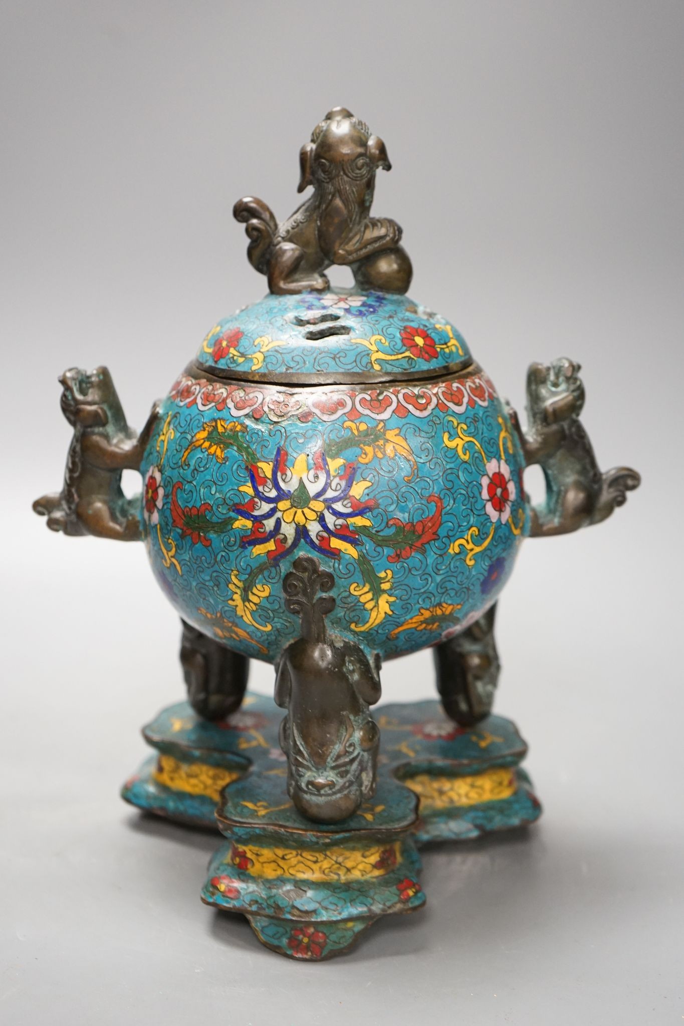 A large Chinese cloisonne enamel tripod censer, cover and stand, 29cm